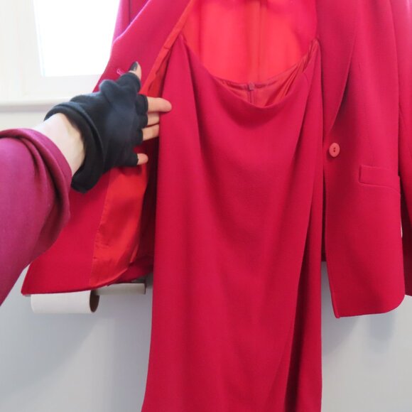 Paddy Campbell Red Wool English Suit, Size 4 (U.S.) - Picture 10 of 11